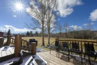 Spacious Backyard and Cozy Fireplace - Charming Family Retreat Hotels in Granby