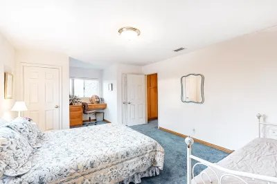 Multi-level home with pool table, AC, fireplaces, balcony & gorgeous views