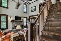 Open Kitchen, Gas Fireplace, and Scenic Deck - Exquisite Retreat