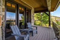 Ski-in Ski-Out Access and Chef's Kitchen - Stunning Mountain Retreat Hotels near Canyons Village at Park City