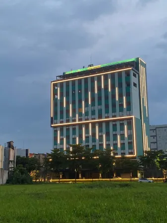 Atooi Hotel Alam Sutera Отели в г. Тангеранг-Селатан
