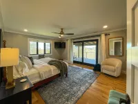 5 STAR, newly renovated, long range mountain view, central to Highlands/Cashiers