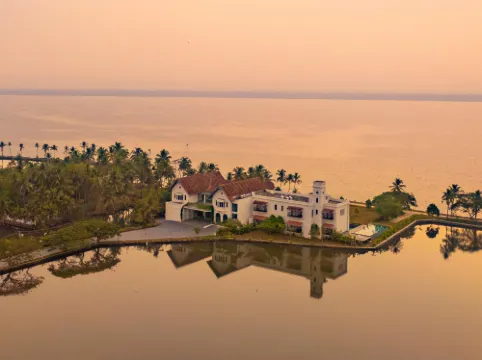 ザ レイク マナー