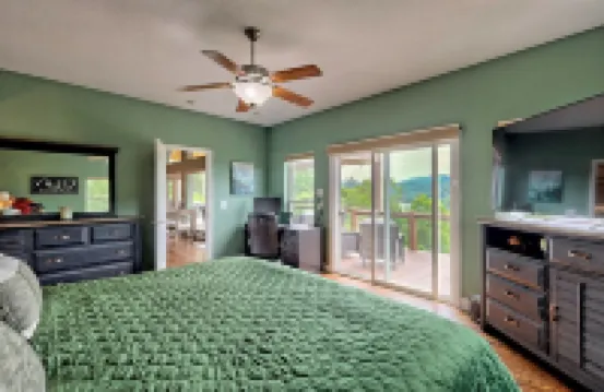 Spacious Cabin, Hot tub, View, Games, Bunk