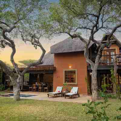 Braai Safaris Lodge Hotel Exterior