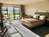 Harbour View Motel on Ahuriri Beach in Napier NZ with Sea View Suites Hotel dekat Pania of the Reef Statue