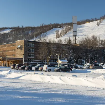 Blue Mountain Inn Hotels near Plunge Aquatic Centre