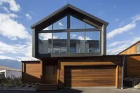 Kahurangi Luxury Holiday Home by MajorDomo - Airport Shuttle