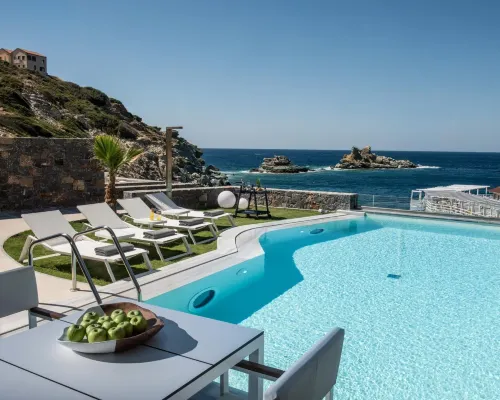 Made by the Sea Villa 3 Hotels in Mades