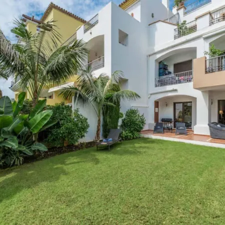 2 Bedrooms - Sleeps 4 - Garden and Pool with View