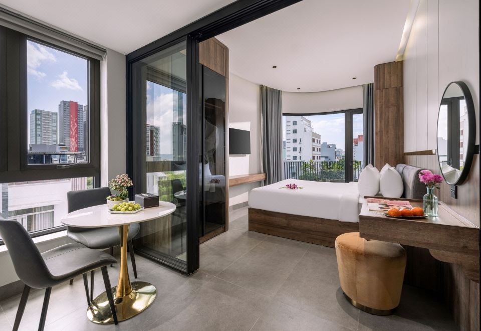 5. 나미 부티크 호..