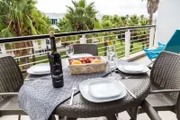B06 - Top-Floor Marina 2 Bed Apartment Hotel a Odiáxere