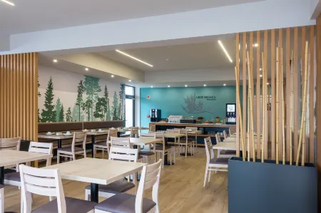 Meu Hotel Porto Gandra Отели в г. Валонгу