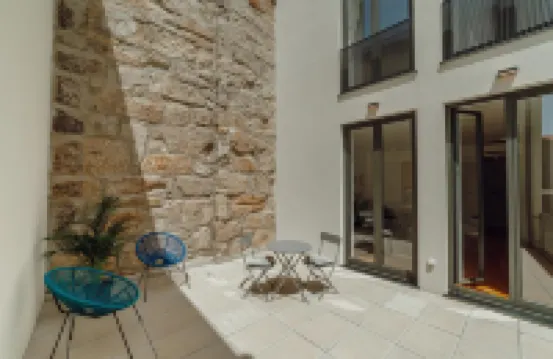 帶露台的院子裏的奧波託設計公寓C