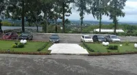 Hostería Atahualpa Yupanqui - parking