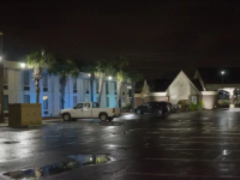 Regency Inn and Suites Hotels in Brent