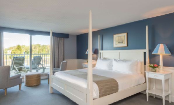 The Breakwater Inn & Spa