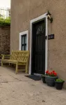 The Old Paint Shop Apartment - Centrally Situated - parking