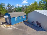 Casa del Avion and Casa Coop