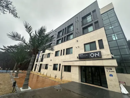 The on Tourist Hotel Отели рядом с достопримечательностью «Beolcheon Auto Campground»