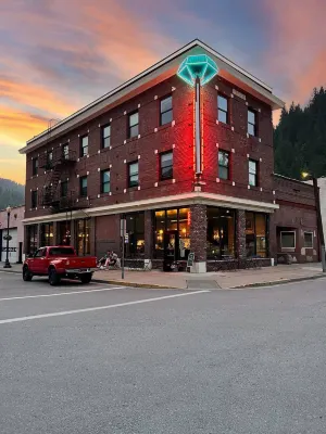 Linden Lofts Hotels in Wallace