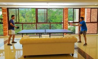 5 Falls Resort