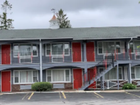 Super 8 by Wyndham Sturbridge スターブリッジのホテル