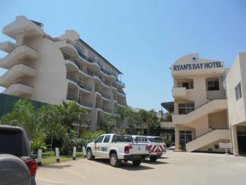 Ryan's Bay Hotel - 3-Star