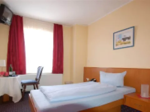 โรงแรมโฮเอินซอลแลร์น โรงแรมในชเลสวิก