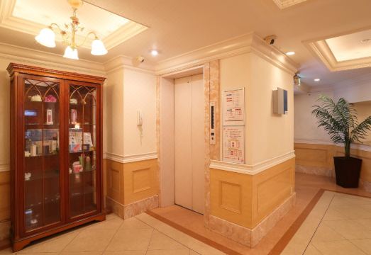 호텔 파인 가든 구와나의 내부 인테리어