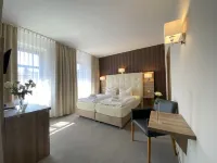 "Zur Altstadt - am Fuße der Osterburg" Gaststätte, Pension, Fewo Hôtels à : Weida