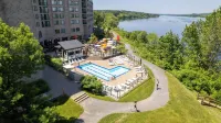 Delta Hotels Fredericton - مسبح