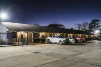Travelers Inn - parking