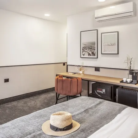 The New Port Hotel TLV Отели рядом с достопримечательностью «Пляж Мецицим»
