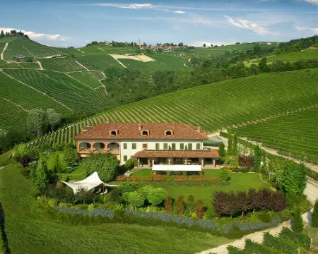 Cascina Baràc Hotels in Alba