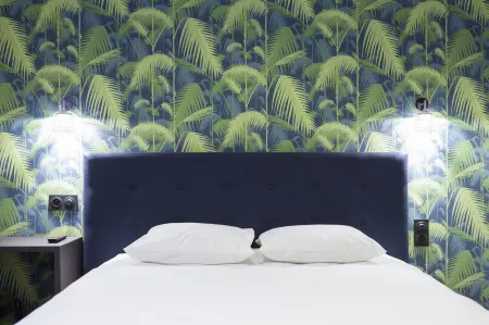 Logis Hotel du Maine Отели рядом с достопримечательностью «Eden Villages»