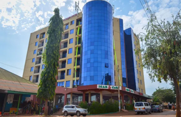 伊加爾廣場酒店