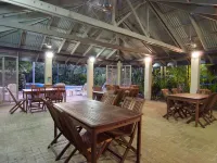 Trinity Beach Club Holiday Apartments Hotels in Trinity Beach