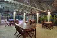 Trinity Beach Club Holiday Apartments Hotels in Yorkeys Knob
