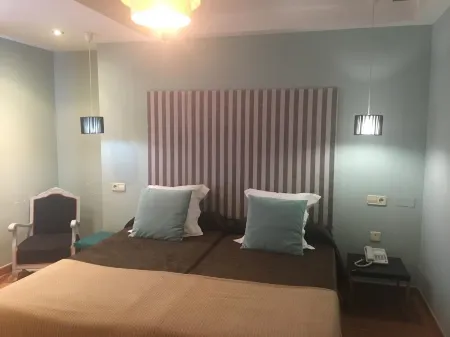 Hotel Patilla Ciudad de Requena Отели рядом с достопримечательностью «Bodega Vera de Estenas»