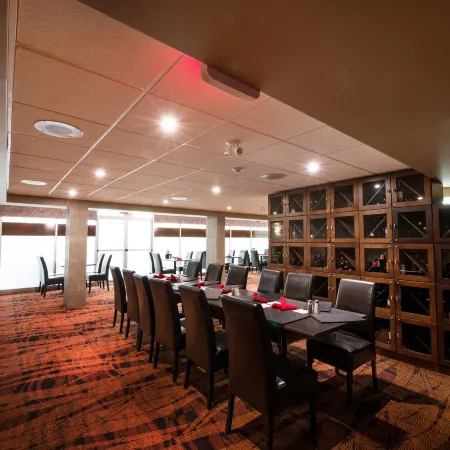 Clarion Hotel & Suites