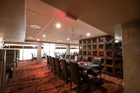 Clarion Hotel & Suites - breakfast