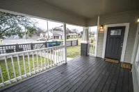 Hackberry St #A Renovated 2Br/2BA Near Downtown - Condos