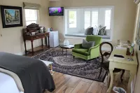 Le Petit Paris Hotels in Franschhoek