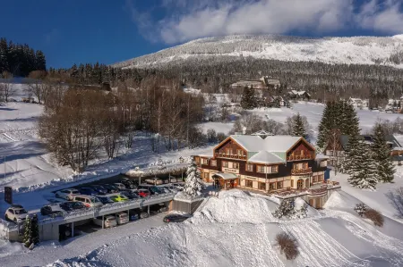 Hotel Zátiší Отели рядом с достопримечательностью «Špindlerův Mlýn Ski Resort»