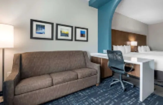 Comfort Suites Fort Lauderdale Airport & Cruise Port Hotel berhampiran Fort Lauderdale-Hollywood International Airport Rail Station