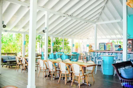 Le Phare Bleu Marina Resort Отели в г. Сент-Джорджес