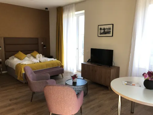 Domitys - Le Manoir Hôtels à : Pérignat-lès-Sarliève
