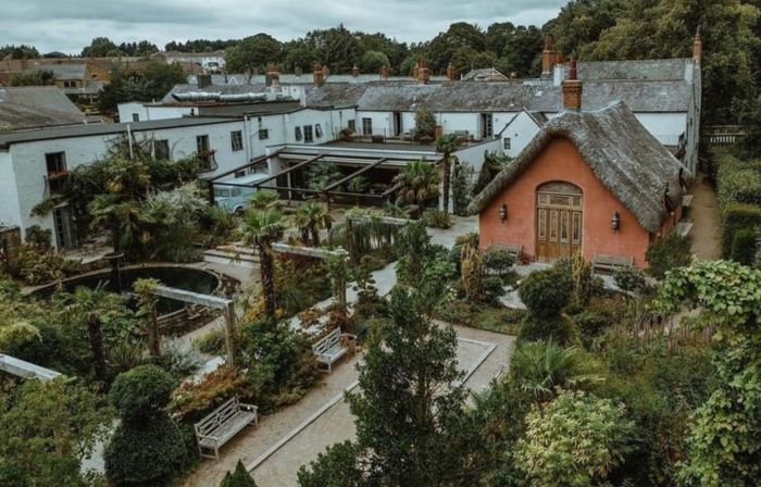 Le Petit Chateau & William de Percy
