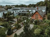 Le Petit Chateau & William de Percy Hotels in 